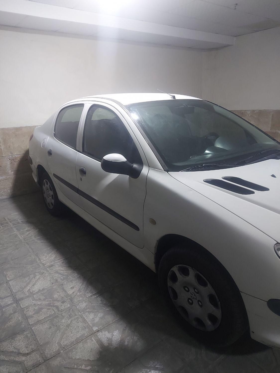 پژو ۲۰۶ صندوق دار v8 - 1393