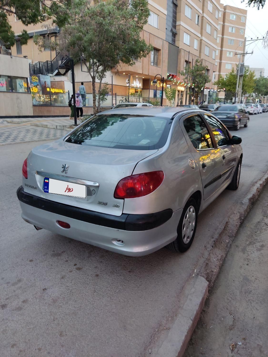 خودرو پژو، ۲۰۶ صندوق دار آگهی ann_19521961
