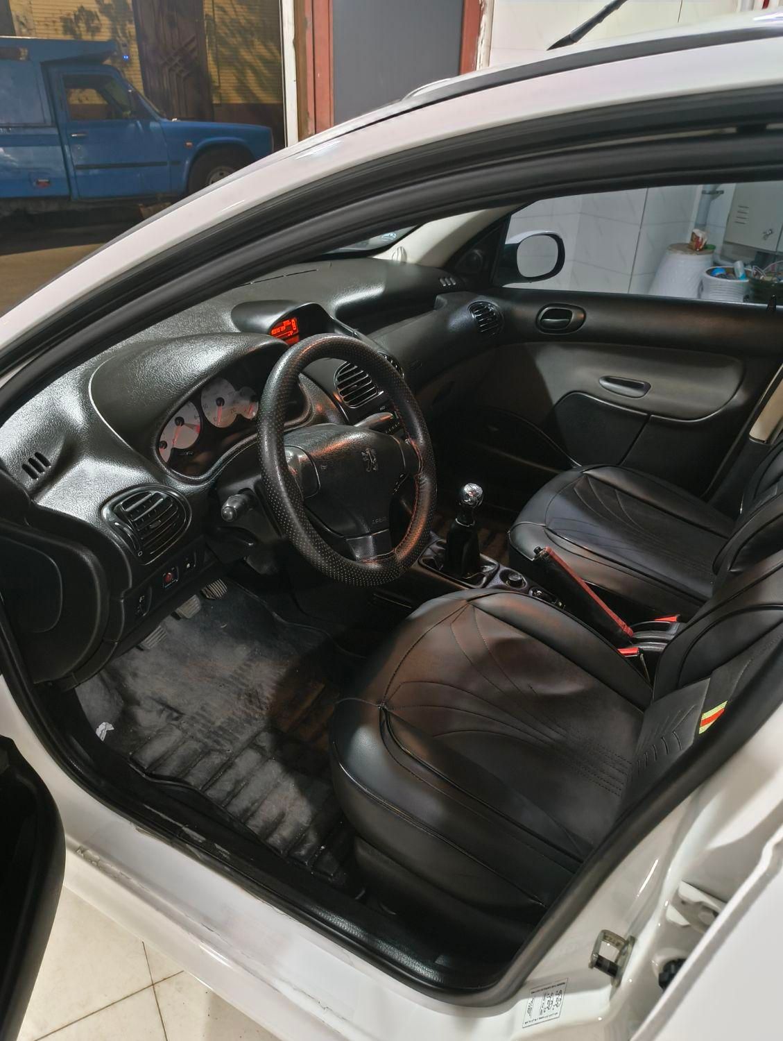 پژو ۲۰۶ صندوق دار v8 - 1397