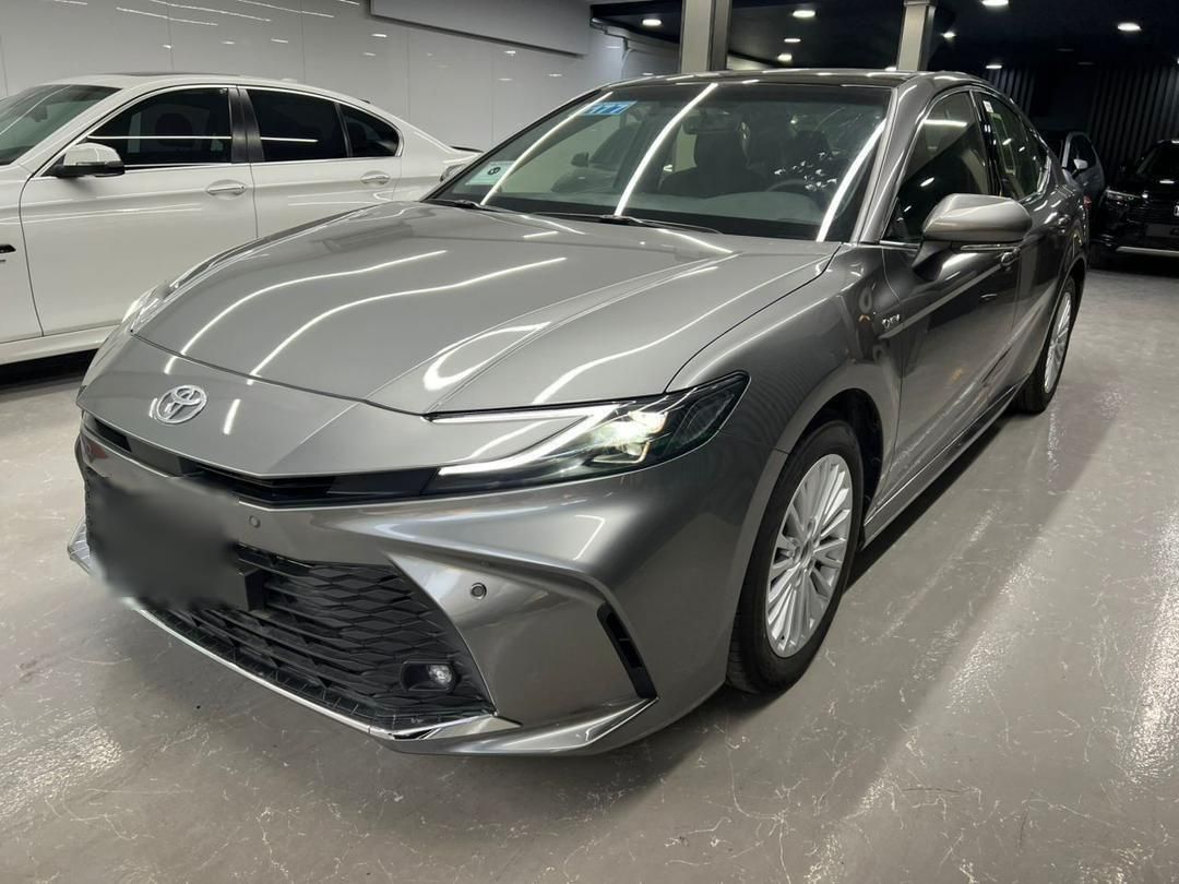 تویوتا کمری XLE - 2025