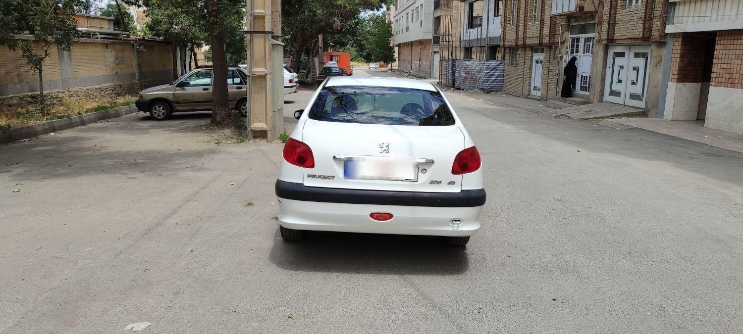 پژو ۲۰۶ صندوق دار v8 - 1393