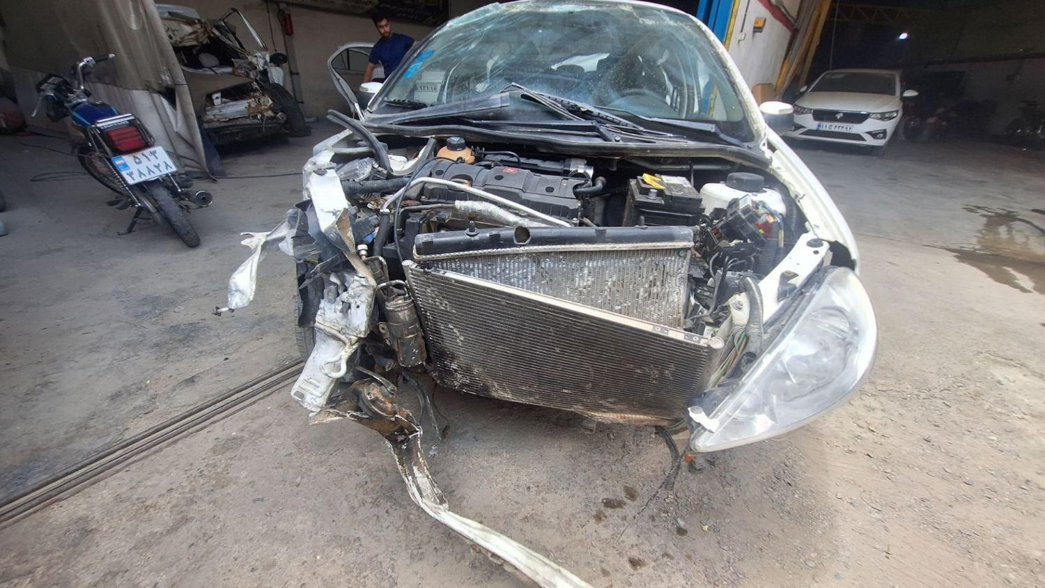 پژو ۲۰۶ صندوق دار v8 - 1390