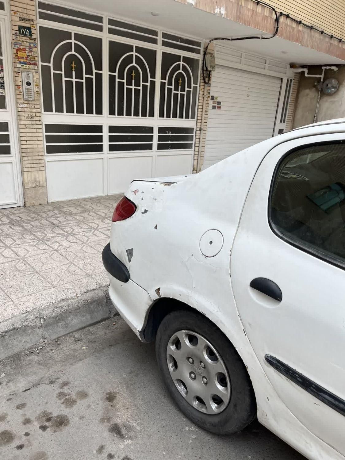 پژو ۲۰۶ صندوق دار v8 - 1390