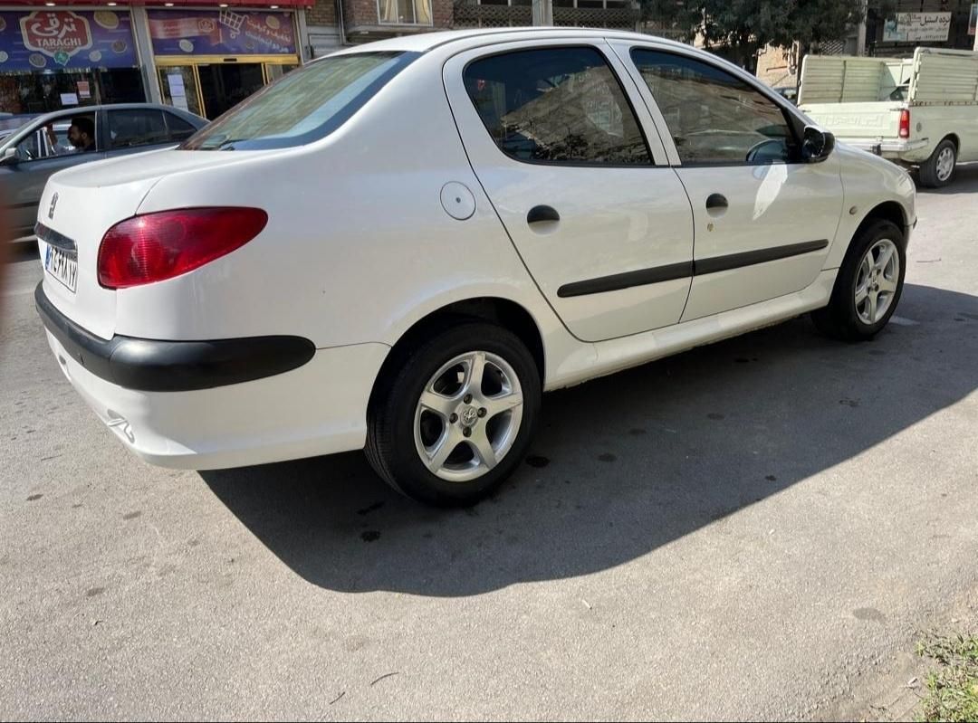 پژو ۲۰۶ صندوق دار v8 - 1396