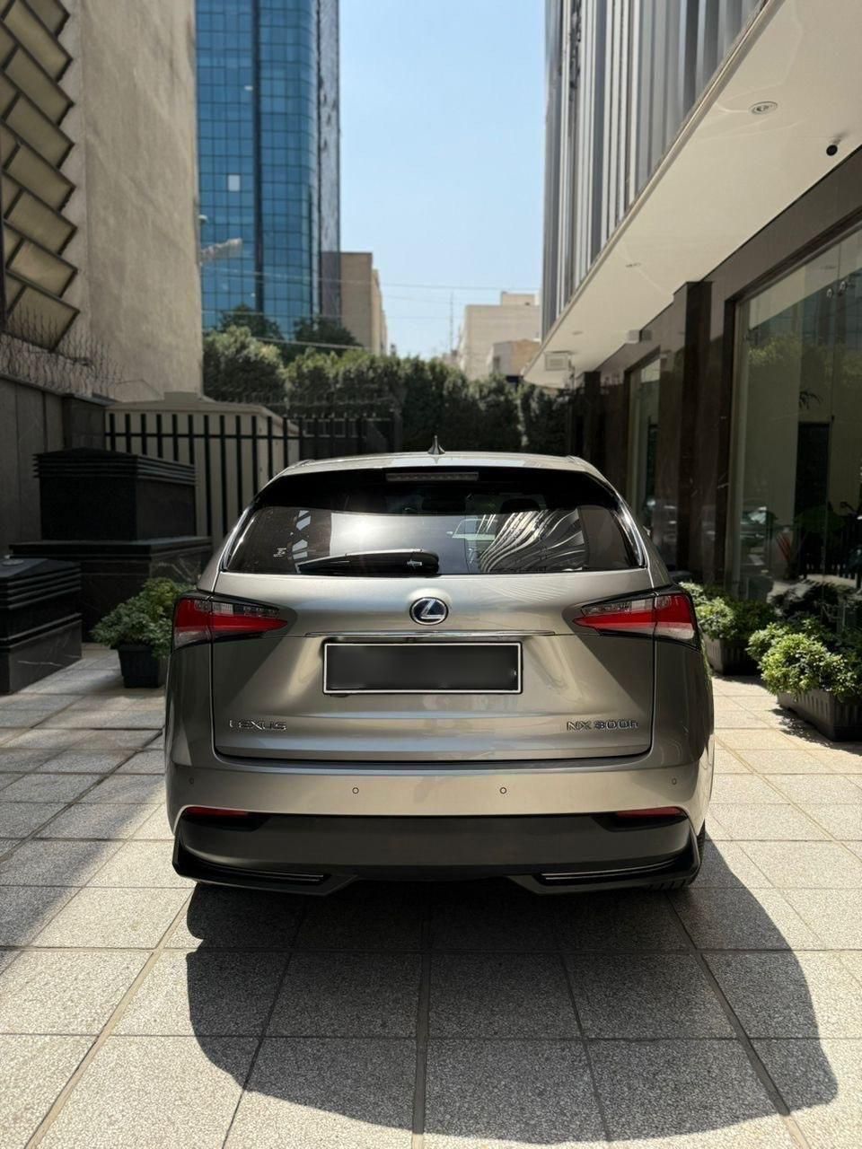 لکسوس NX هیبرید 300H - 2017