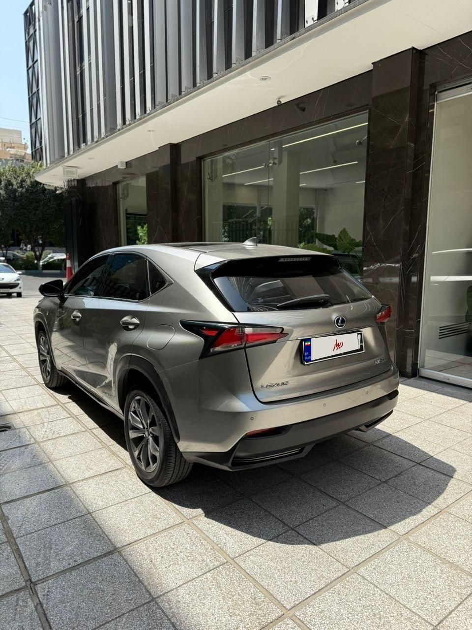 لکسوس NX هیبرید 300H - 2017