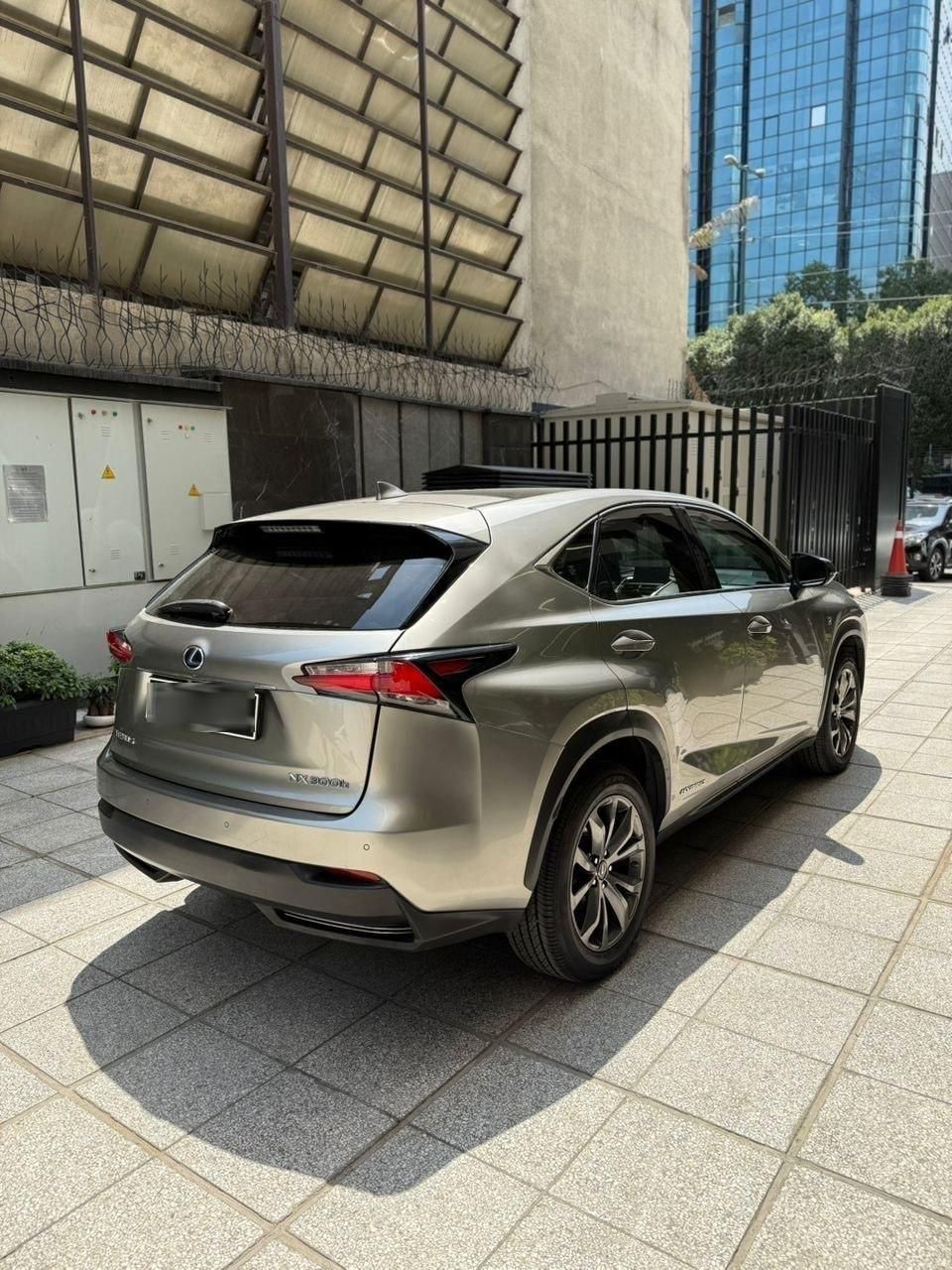 لکسوس NX هیبرید 300H - 2017