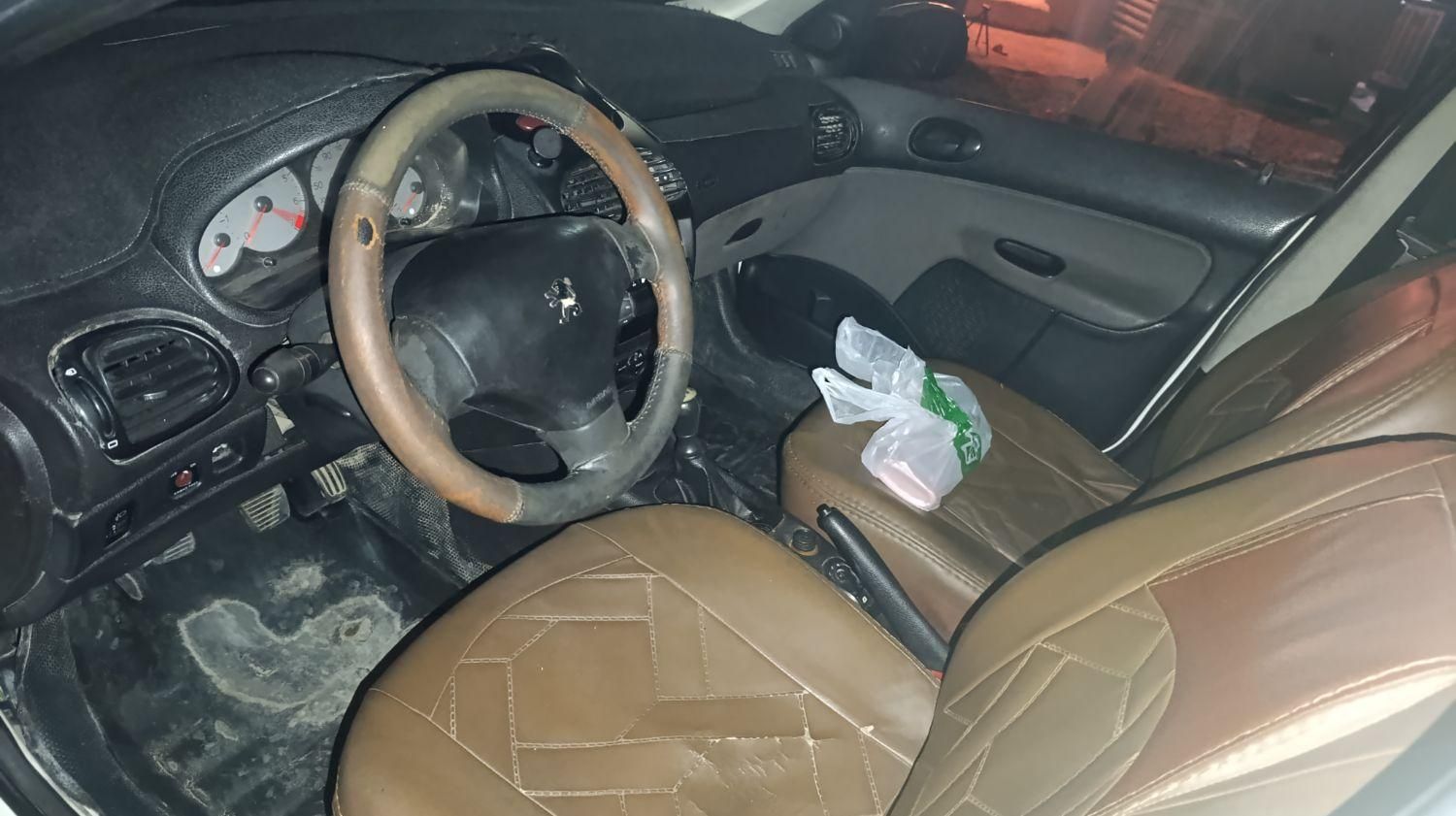 پژو ۲۰۶ صندوق دار v8 - 1393