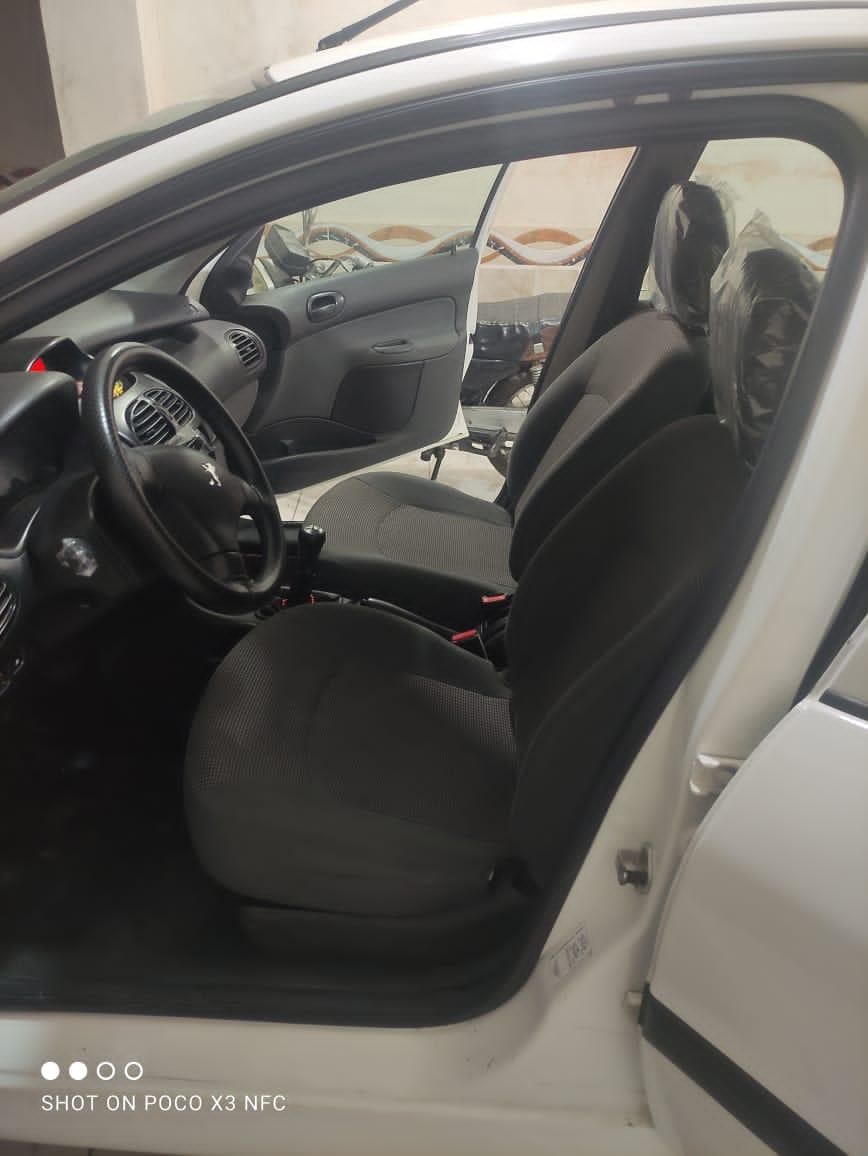 پژو ۲۰۶ صندوق دار v8 - 1396