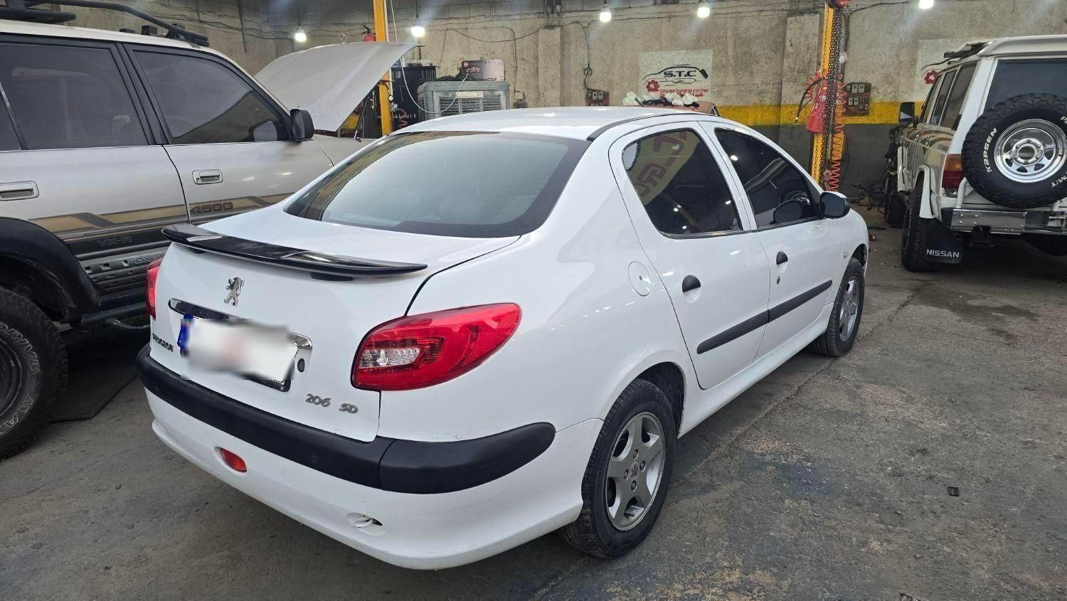 پژو ۲۰۶ صندوق دار v8 - 1396