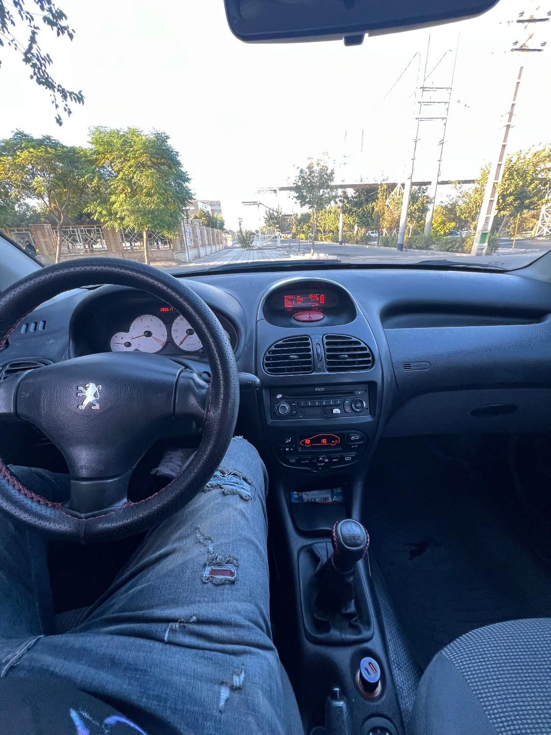 پژو ۲۰۶ صندوق دار v8 - 1393