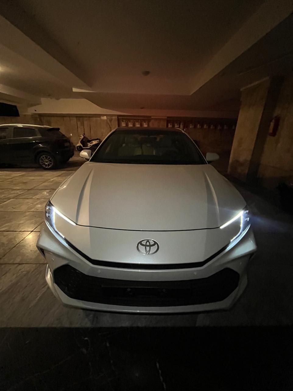 تویوتا کمری XLE - 2025