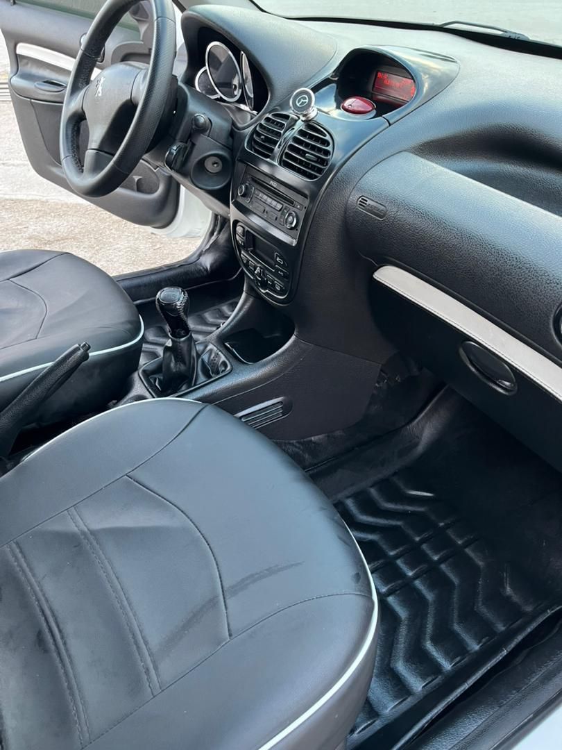 پژو ۲۰۶ صندوق دار v8 - 1394