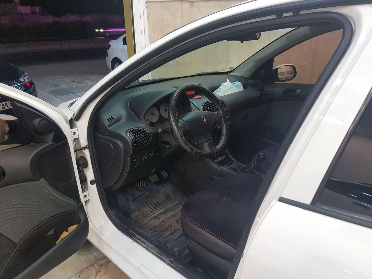 پژو ۲۰۶ صندوق دار v8 - 1396