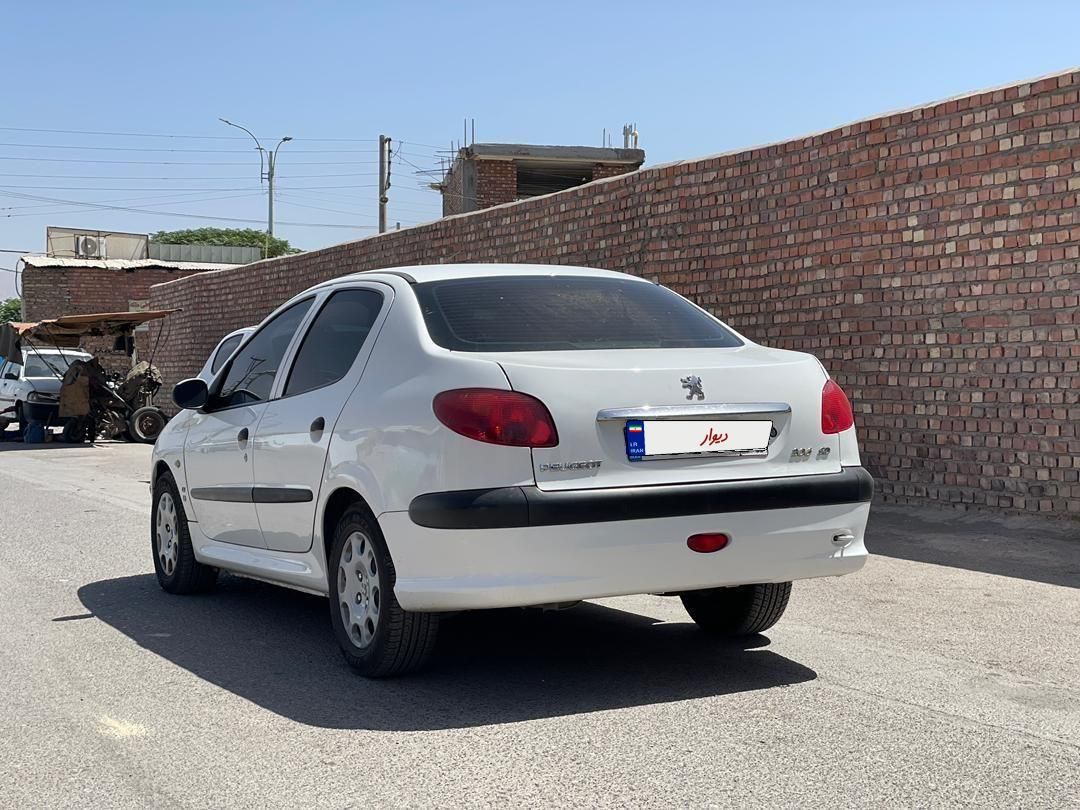 پژو ۲۰۶ صندوق دار v8 - 1392