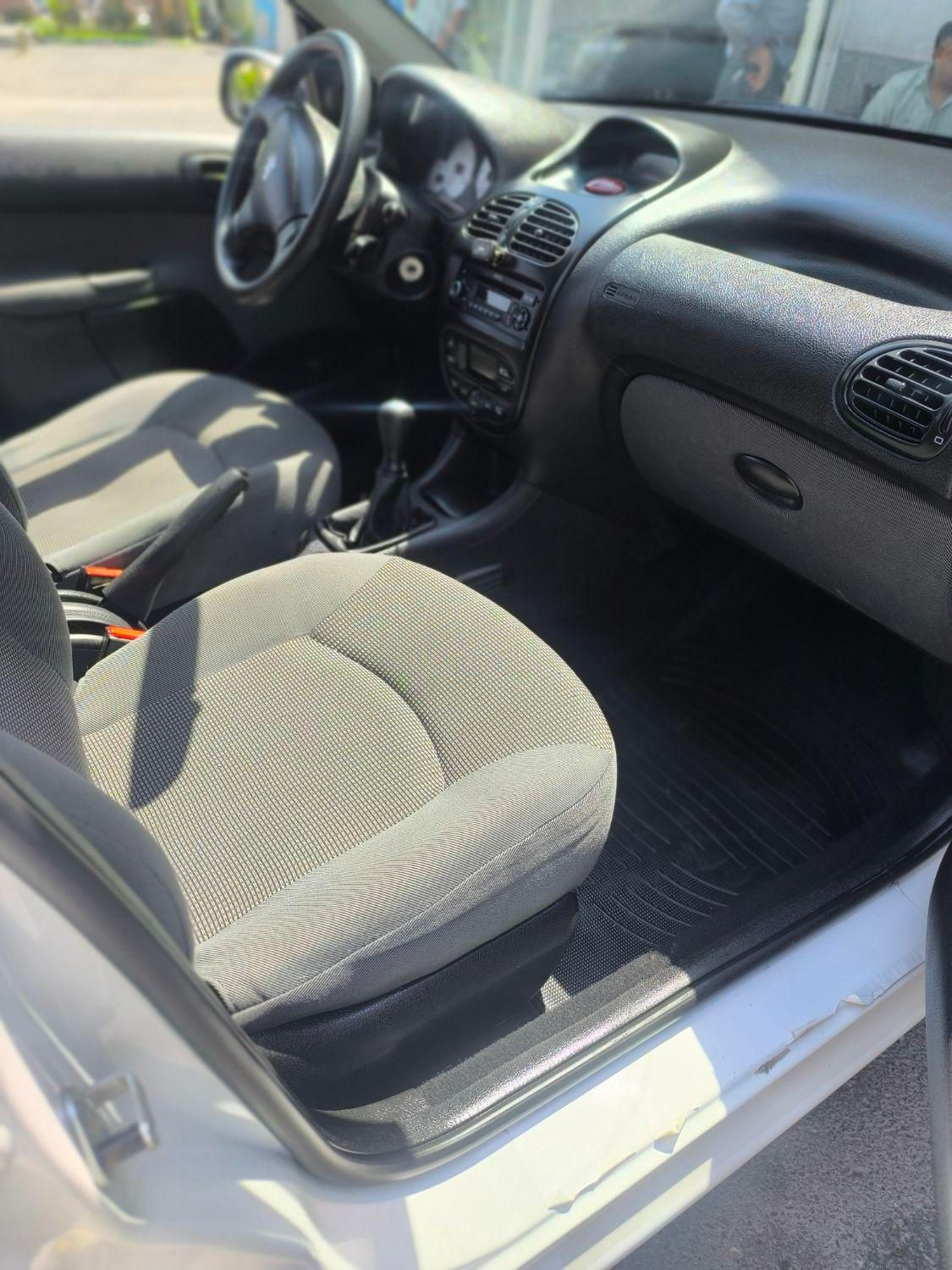 پژو ۲۰۶ صندوق دار v8 - 1398