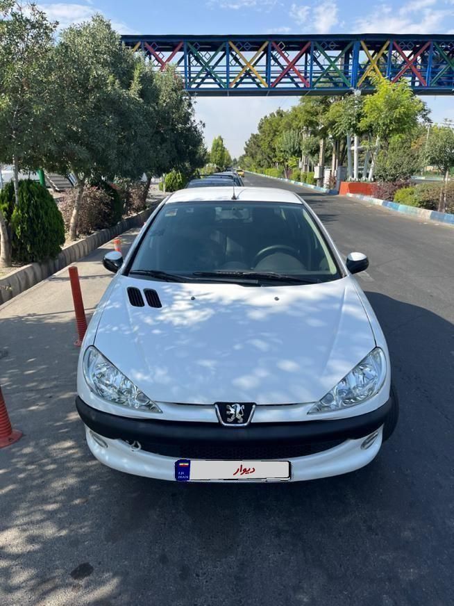 پژو ۲۰۶ صندوق دار v8 - 1390