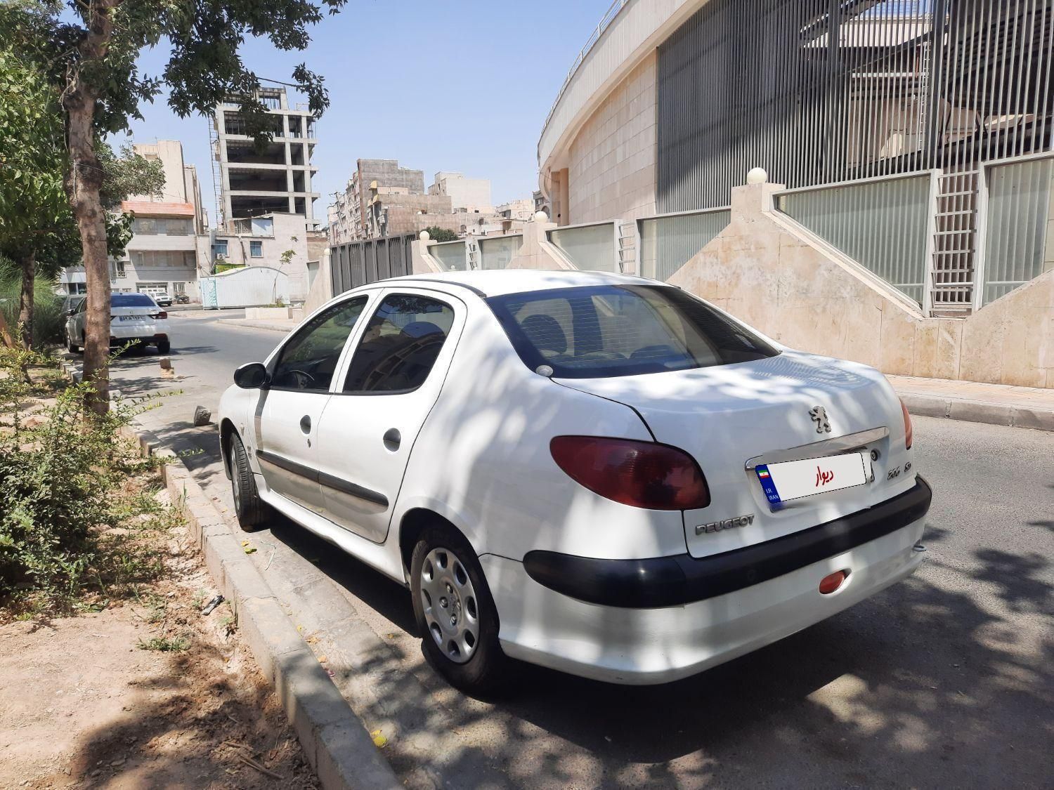 پژو ۲۰۶ صندوق دار v8 - 1396