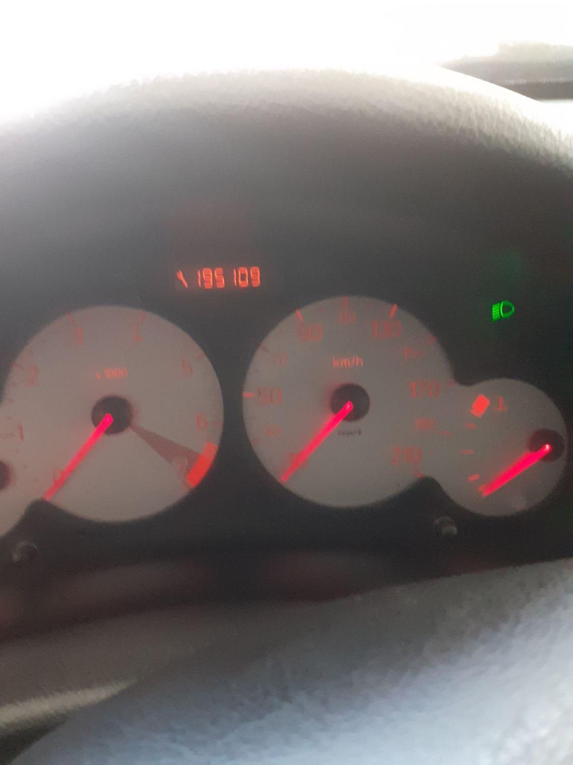 پژو ۲۰۶ صندوق دار v8 - 1394