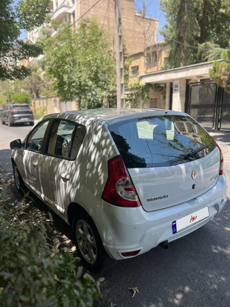رنو ساندرو اتوماتیک - 1396