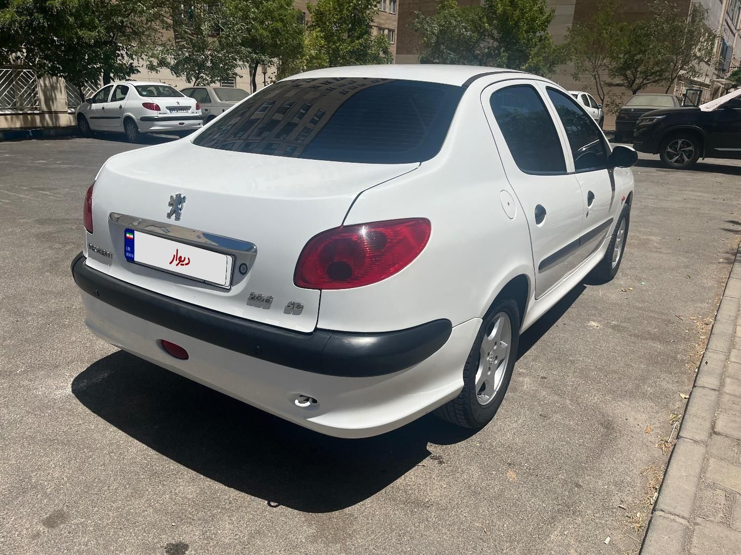 پژو ۲۰۶ صندوق دار v8 - 1393