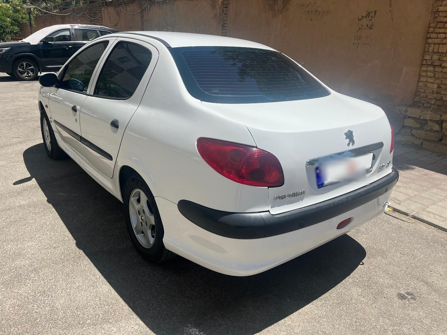 پژو ۲۰۶ صندوق دار v8 - 1393
