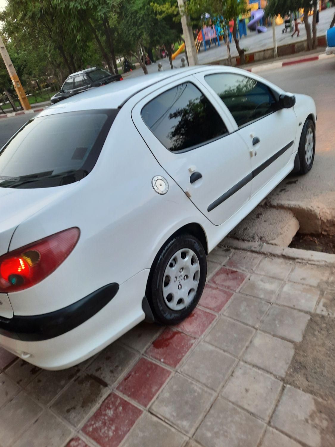پژو ۲۰۶ صندوق دار v8 - 1389
