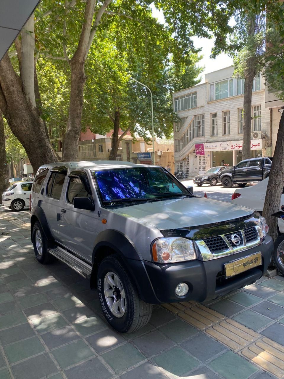 نیسان رونیز دنده‌ای - 1386