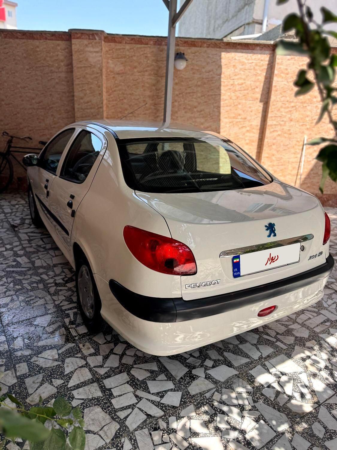 پژو ۲۰۶ صندوق دار v8 - 1388