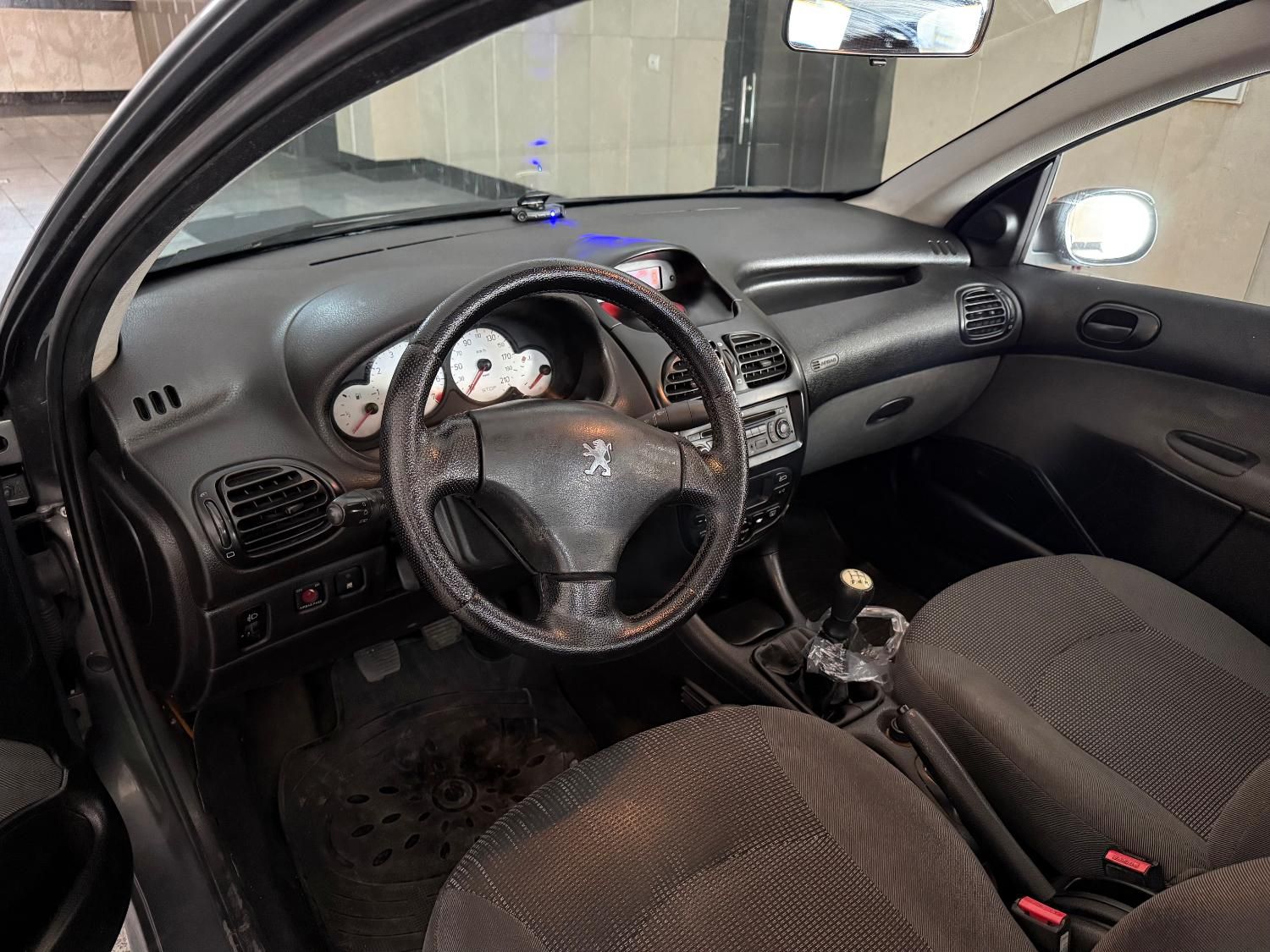 پژو ۲۰۶ صندوق دار v8 - 1395