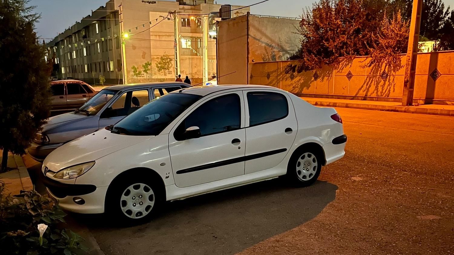 پژو ۲۰۶ صندوق دار v8 - 1393