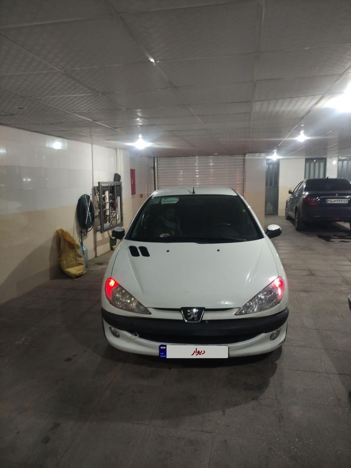 پژو ۲۰۶ صندوق دار v8 - 1394
