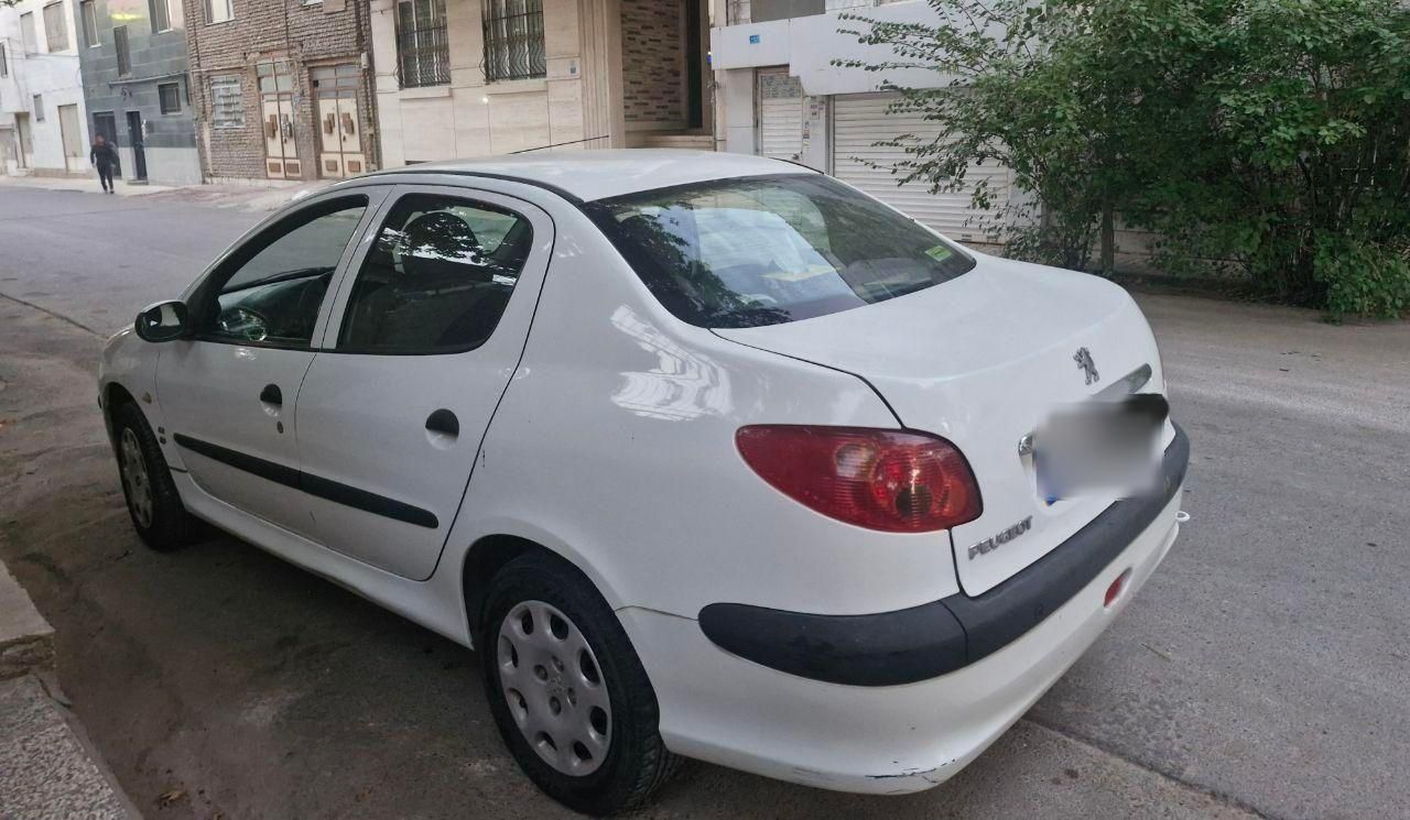 پژو ۲۰۶ صندوق دار v8 - 1393