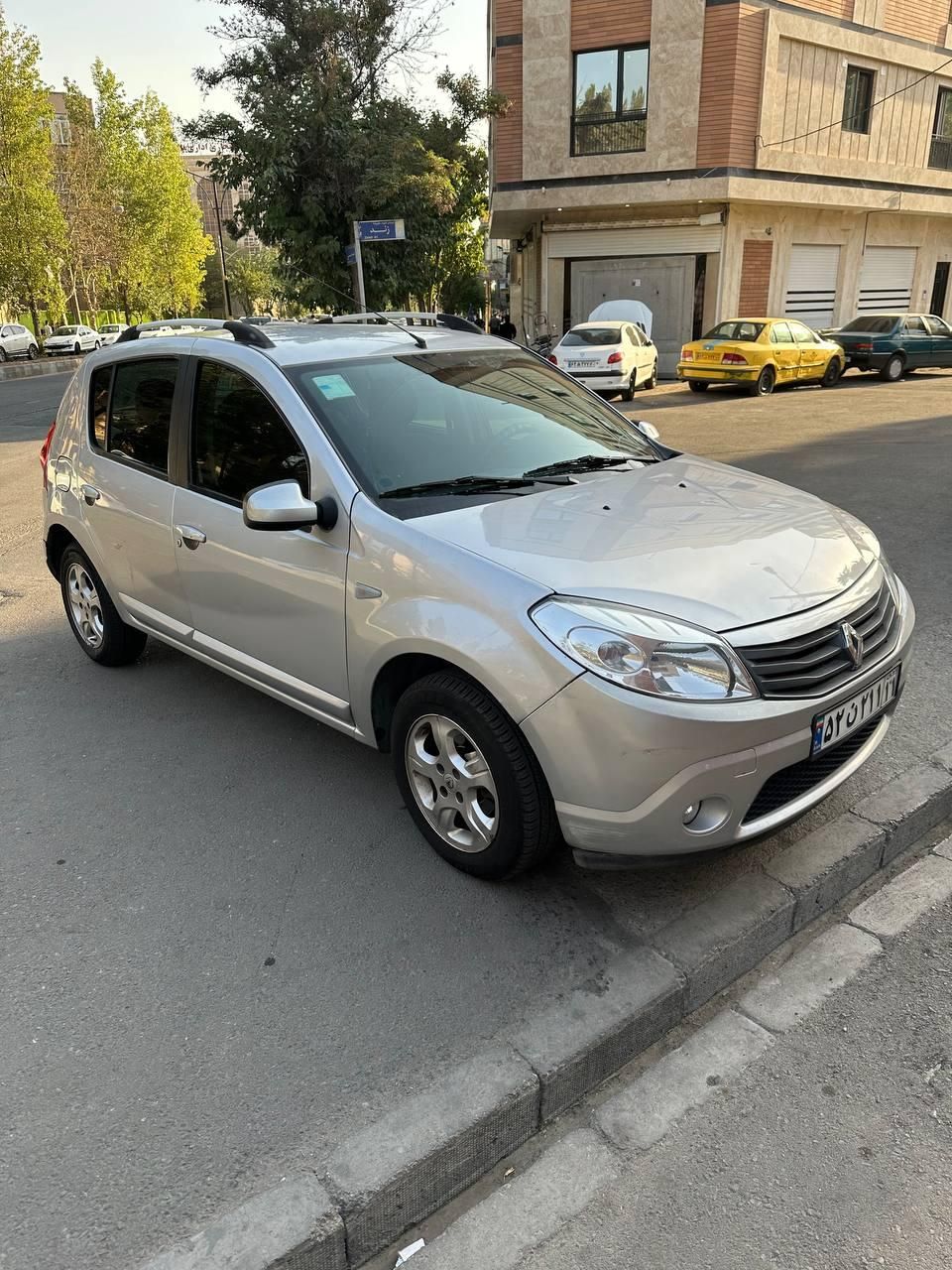رنو ساندرو اتوماتیک - 1395