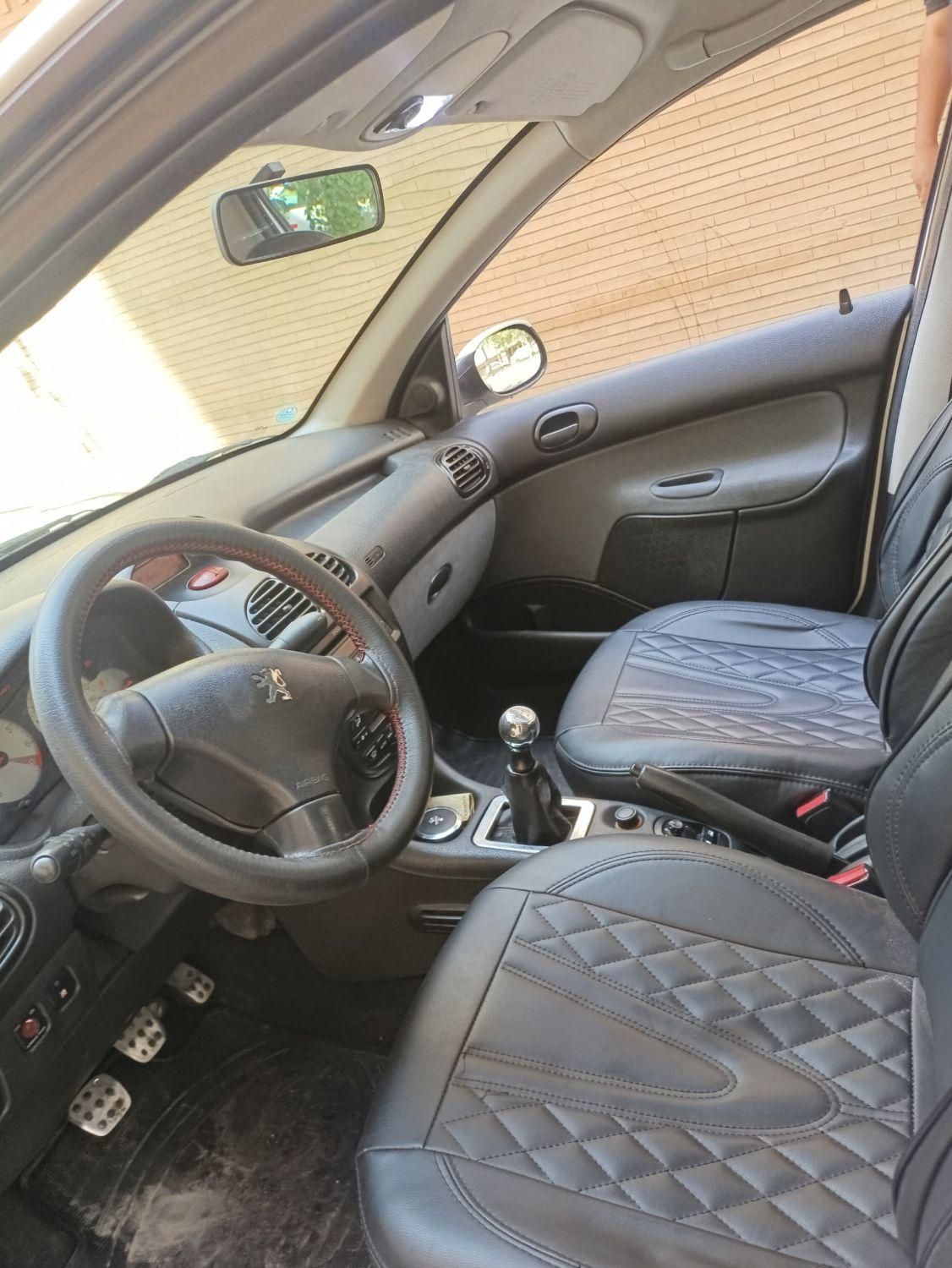 پژو ۲۰۶ صندوق دار v8 - 1395