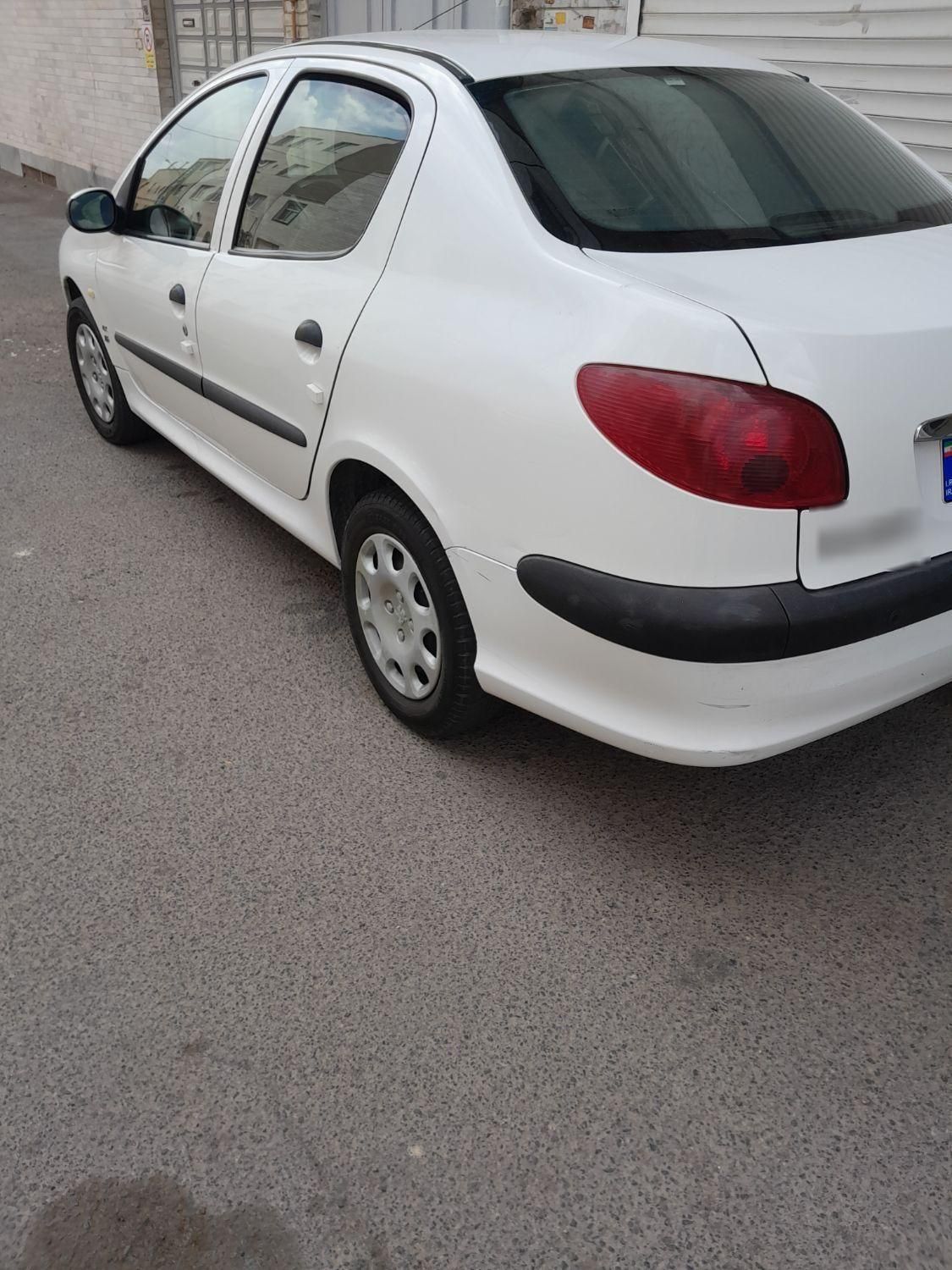 پژو ۲۰۶ صندوق دار v8 - 1393