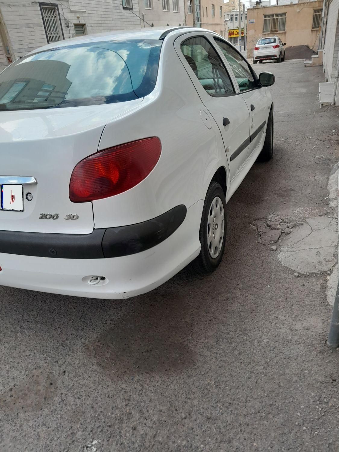پژو ۲۰۶ صندوق دار v8 - 1393