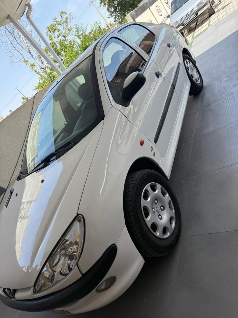 پژو ۲۰۶ صندوق دار v8 - 1395