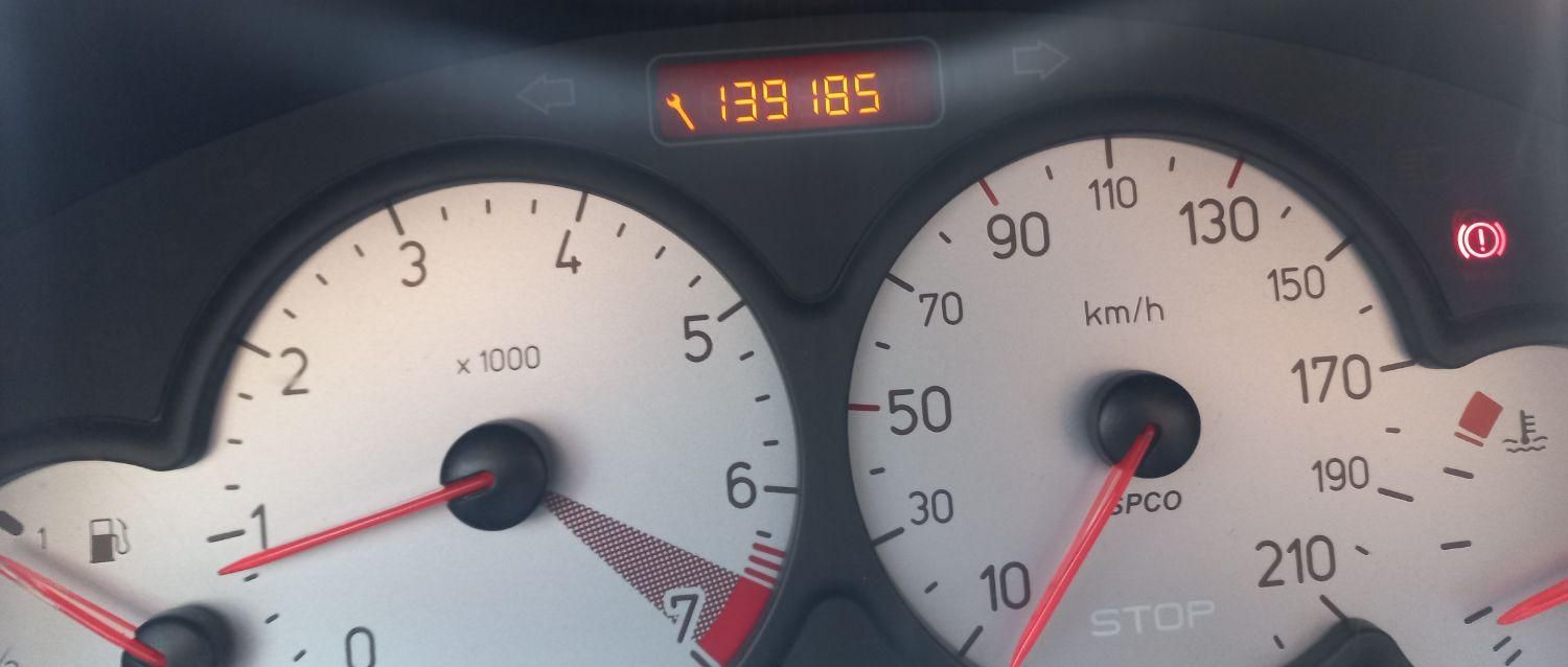 پژو ۲۰۶ صندوق دار v8 - 1399