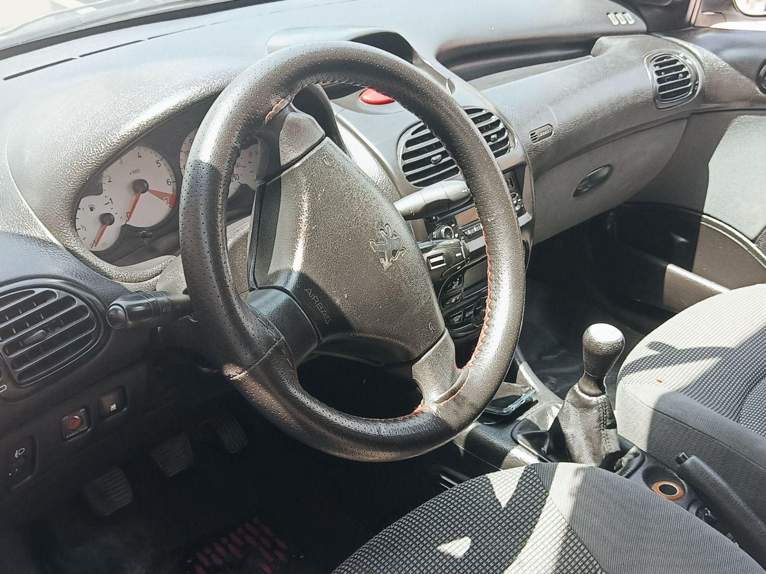 پژو ۲۰۶ صندوق دار v8 - 1397
