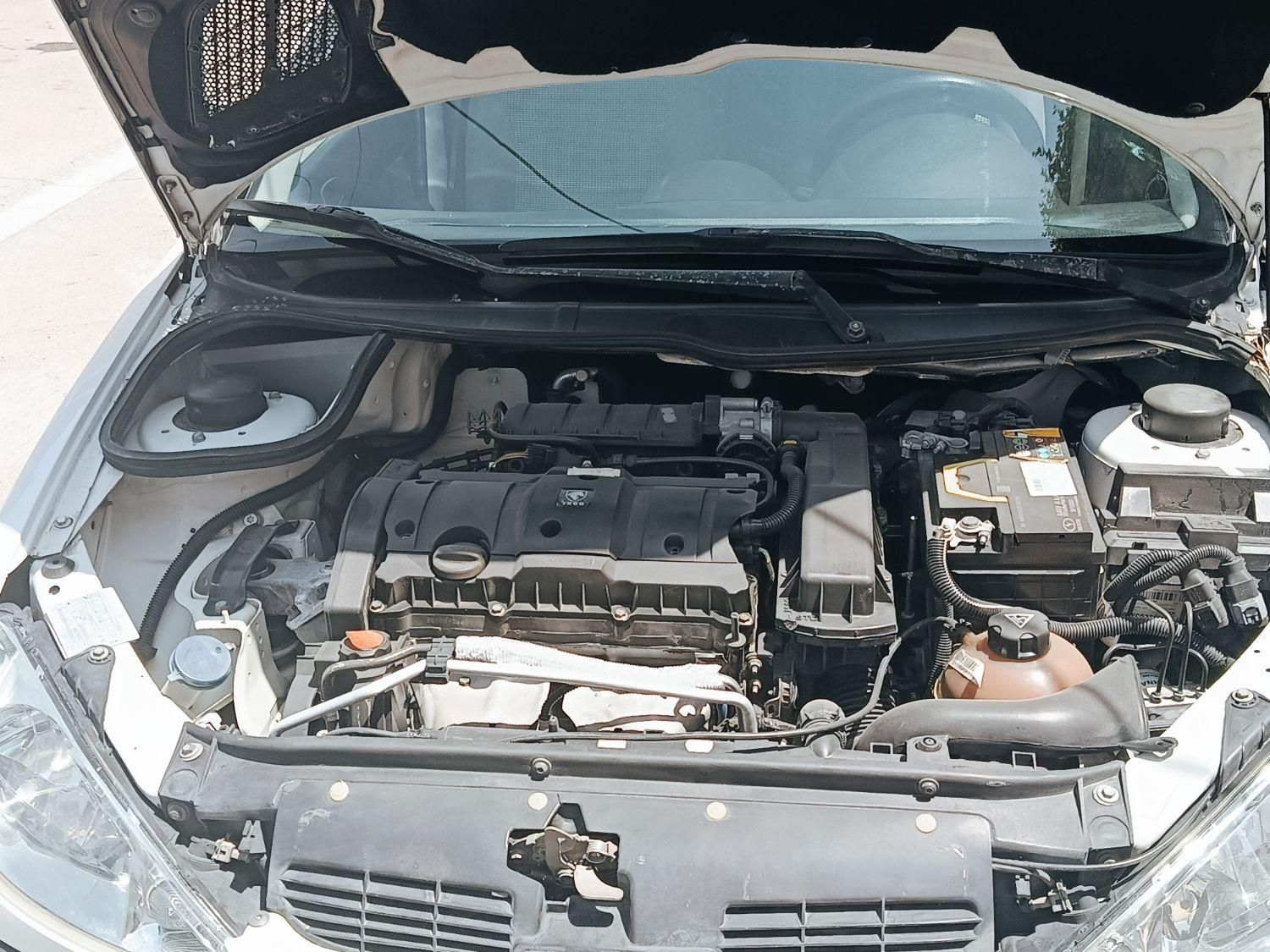 پژو ۲۰۶ صندوق دار v8 - 1397