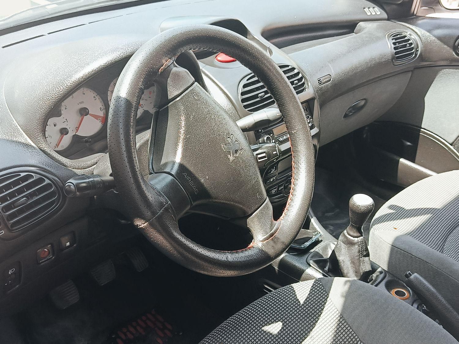 پژو ۲۰۶ صندوق دار v8 - 1397