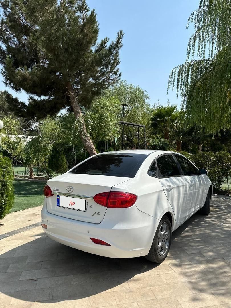 جک J4 اتوماتیک ساده - 1402