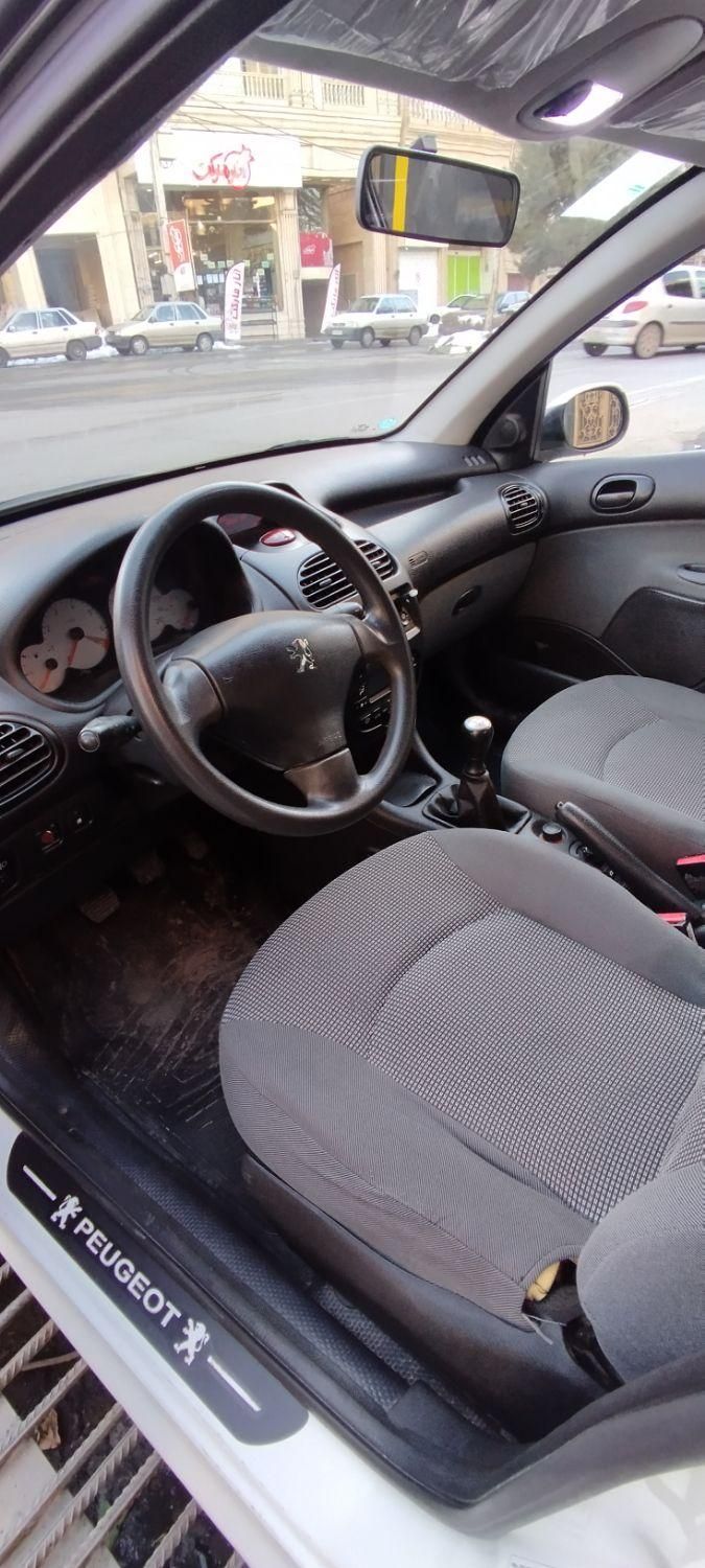 پژو ۲۰۶ صندوق دار v8 - 1396