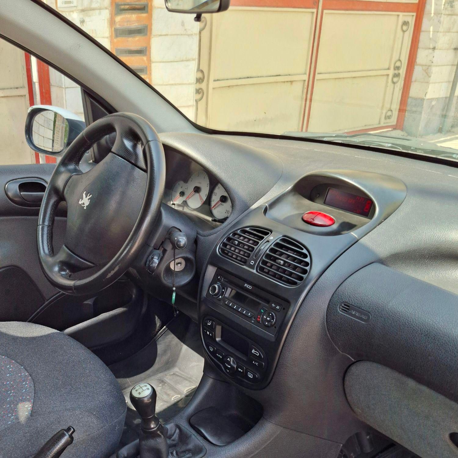 پژو ۲۰۶ صندوق دار v8 - 1396