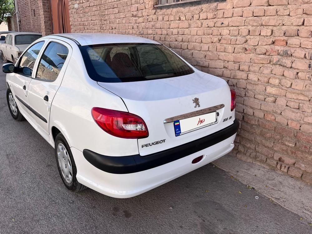 پژو ۲۰۶ صندوق دار v8 - 1389