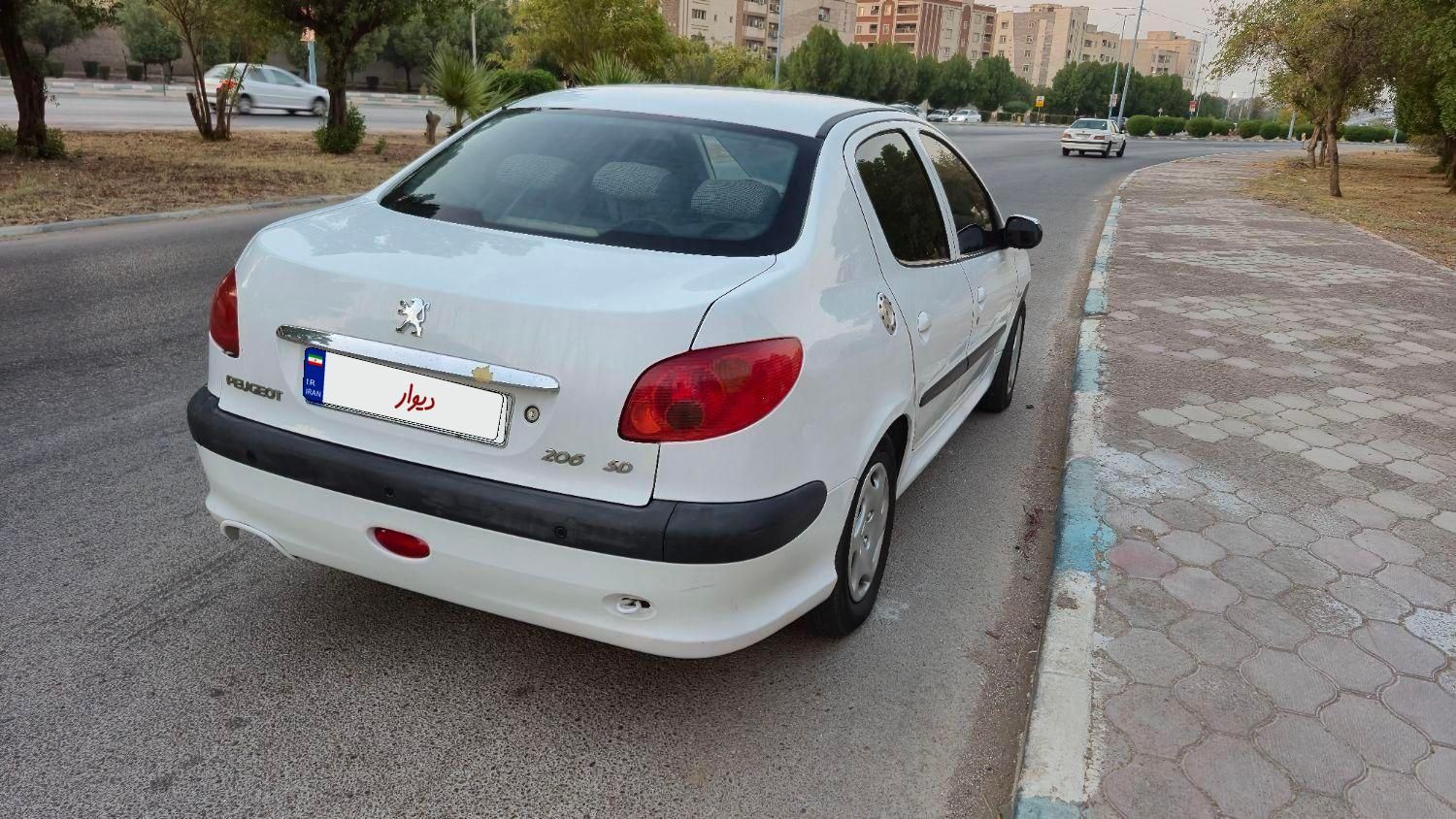 پژو ۲۰۶ صندوق دار v8 - 1394