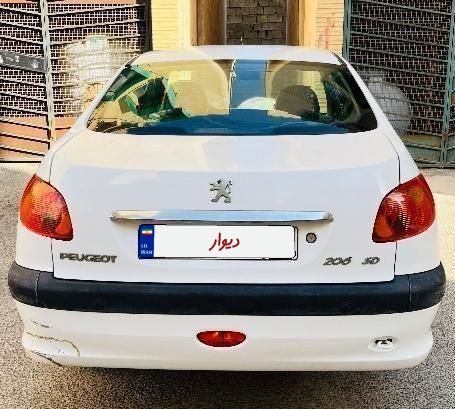 پژو ۲۰۶ صندوق دار v8 - 1393