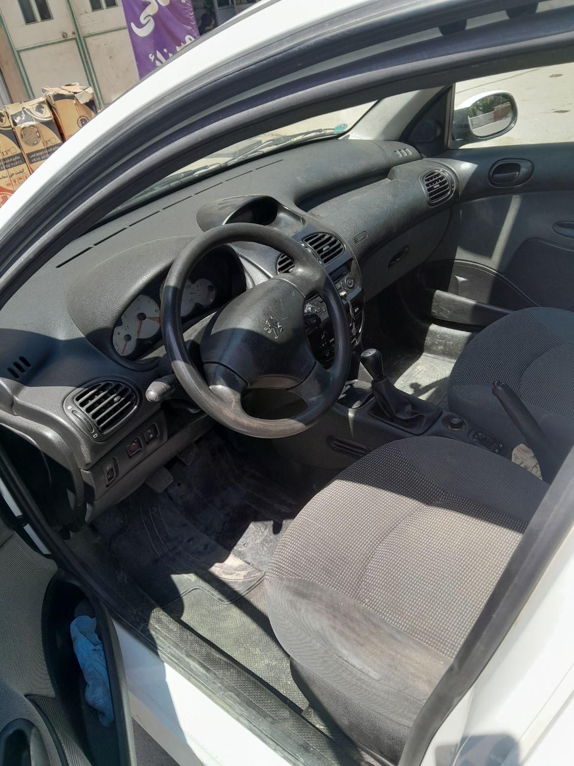 پژو ۲۰۶ صندوق دار v8 - 1395