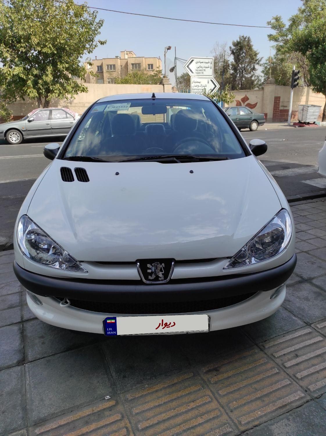 پژو ۲۰۶ صندوق دار v8 - 1393